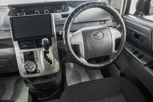 Минивэн Toyota Voxy 2007 года, 1089000 рублей, Барнаул