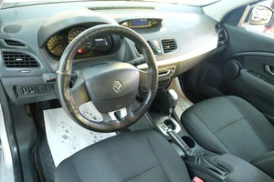 Седан Renault Fluence 2011 года, 659000 рублей, Омск