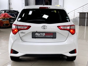 Хетчбэк Toyota Vitz 2017 года, 997000 рублей, Солонцы