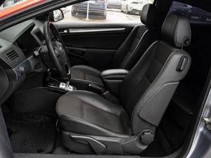 Хетчбэк Opel Astra GTC 2010 года, 645000 рублей, Краснодар