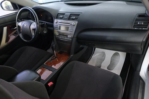 Седан Toyota Camry 2010 года, 1499000 рублей, Омск