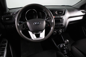 Хетчбэк Kia Rio 2013 года, 819000 рублей, Сургут