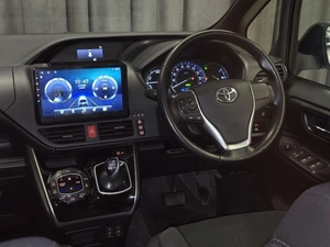 Минивэн Toyota Esquire 2015 года, 1700000 рублей, Красноярск