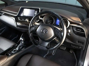 Внедорожник Toyota C-HR 2018 года, 1825000 рублей, Омск