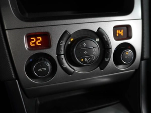 Седан Peugeot 408 2015 года, 949000 рублей, Воронеж