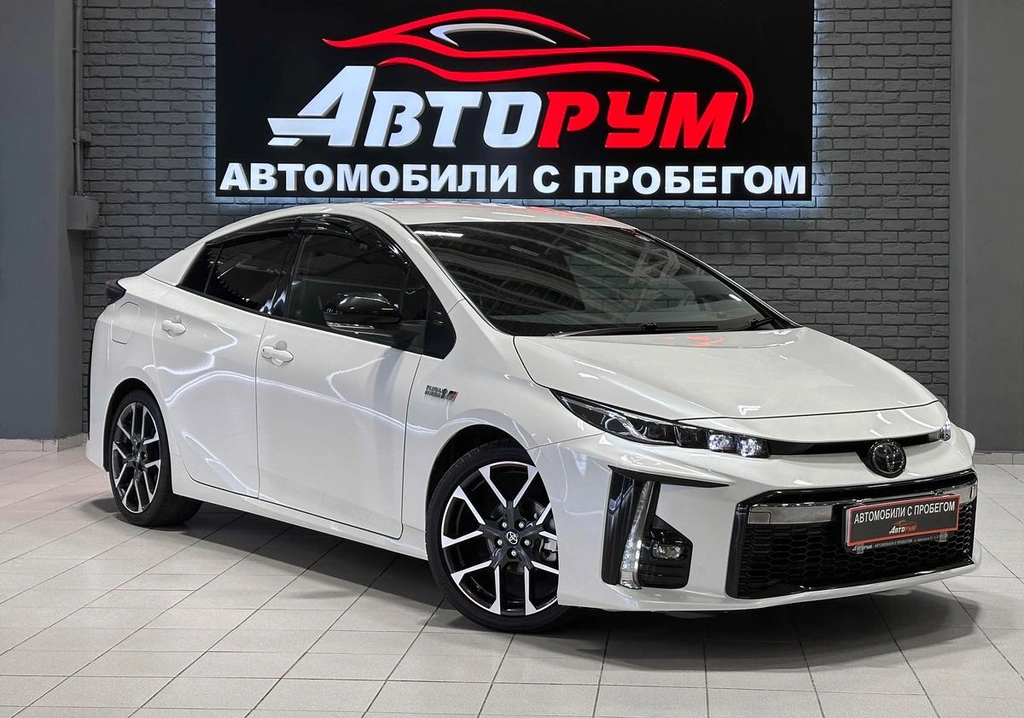 Хетчбэк Toyota Prius PHV 2018 года, 2357000 рублей, Красноярск