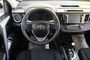 Внедорожник Toyota RAV4 2017 года, 2319000 рублей, Омск