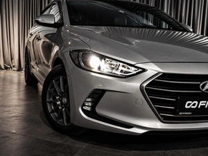 Седан Hyundai Elantra 2018 года, 1599000 рублей, Тюмень