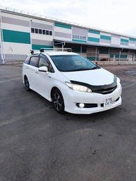 Минивэн Toyota Wish 2012 года, 1425000 рублей, Красноярск