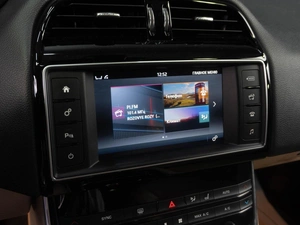 Седан Jaguar XE 2016 года, 1497000 рублей, Тюмень