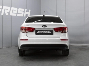 Седан Kia Rio 2017 года, 1100000 рублей, Омск