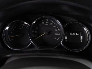 Седан Renault Logan 2018 года, 809000 рублей, Тюмень