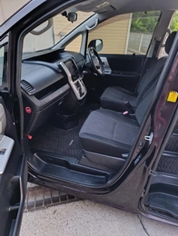 Минивэн Toyota Voxy 2010 года, 1500000 рублей, Железногорск