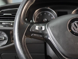 Хетчбэк Volkswagen Golf 2014 года, 1330000 рублей, Омск