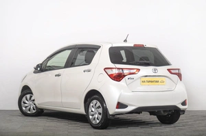 Хетчбэк Toyota Vitz 2018 года, 1019000 рублей, Томск