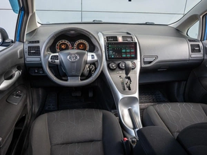 Хетчбэк Toyota Auris 2010 года, 990000 рублей, Краснодар