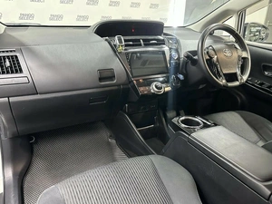 Универсал Toyota Prius Alpha 2017 года, 1690000 рублей, Красноярск
