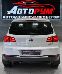 Внедорожник Volkswagen Tiguan 2013 года, 1327000 рублей, Красноярск