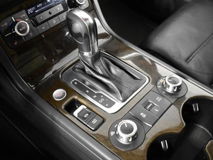 Внедорожник Volkswagen Touareg 2013 года, 1843200 рублей, Казань