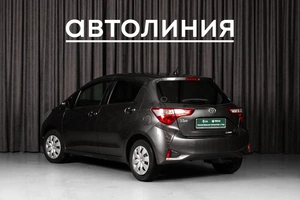 Хетчбэк Toyota Vitz 2019 года, 1030000 рублей, Красноярск