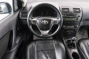 Седан Toyota Avensis 2010 года, 1229000 рублей, Красноярск