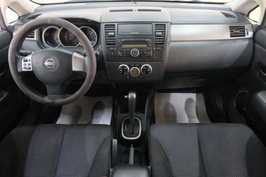 Хетчбэк Nissan Tiida 2011 года, 929000 рублей, Омск