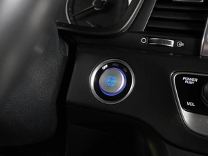 Седан Hyundai Sonata 2017 года, 1849000 рублей, Воронеж