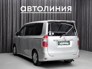 Минивэн Toyota Noah 2008 года, 1250000 рублей, Красноярск