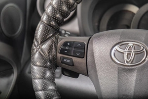 Внедорожник Toyota RAV4 2011 года, 1499000 рублей, Томск