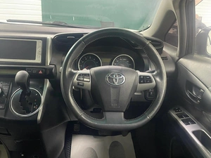 Минивэн Toyota Wish 2011 года, 995000 рублей, Ачинск