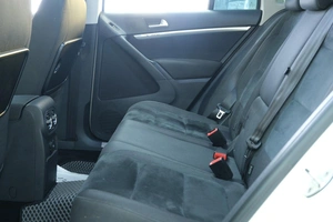 Внедорожник Volkswagen Tiguan 2012 года, 1319000 рублей, Омск