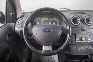 Хетчбэк Ford Fiesta 2006 года, 379000 рублей, Томск