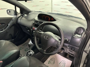 Хетчбэк Toyota Vitz 2006 года, 499000 рублей, Красноярск