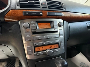 Универсал Toyota Avensis 2006 года, 759000 рублей, Красноярск