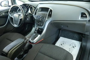 Хетчбэк Opel Astra GTC 2012 года, 799000 рублей, Омск