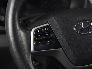 Седан Hyundai Solaris 2017 года, 1066777 рублей, Омск