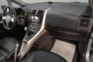 Хетчбэк Toyota Auris 2008 года, 719000 рублей, Челябинск