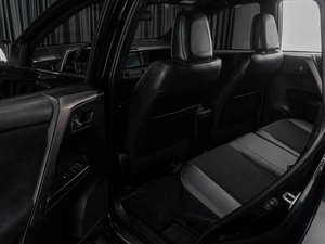 Внедорожник Toyota RAV4 2017 года, 3049000 рублей, Тюмень