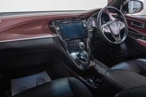 Внедорожник Toyota Harrier 2019 года, 2979000 рублей, Томск