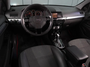 Седан Opel Astra 2010 года, 649000 рублей, Воронеж