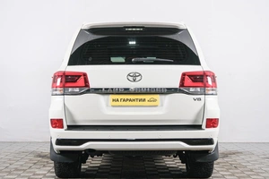 Внедорожник Toyota Land Cruiser 2017 года, 6349000 рублей, Красноярск