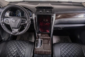 Седан Toyota Camry 2017 года, 1989000 рублей, Томск