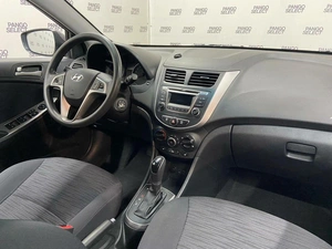 Седан Hyundai Solaris 2015 года, 1078000 рублей, Красноярск