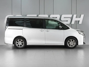 Минивэн Toyota Voxy 2017 года, 1865000 рублей, Минеральные Воды