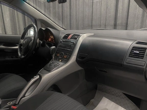Хетчбэк Toyota Auris 2008 года, 749000 рублей, Красноярск