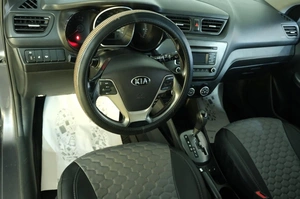Хетчбэк Kia Rio 2017 года, 959000 рублей, Омск