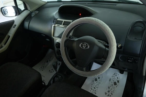 Хетчбэк Toyota Vitz 2010 года, 599000 рублей, Омск