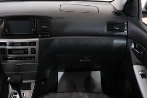 Седан Toyota Corolla 2004 года, 749000 рублей, Омск