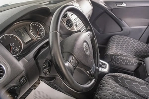 Внедорожник Volkswagen Tiguan 2010 года, 1179000 рублей, Томск