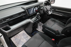 Минивэн Honda Stepwgn Spada 2016 года, 1799000 рублей, Новокузнецк